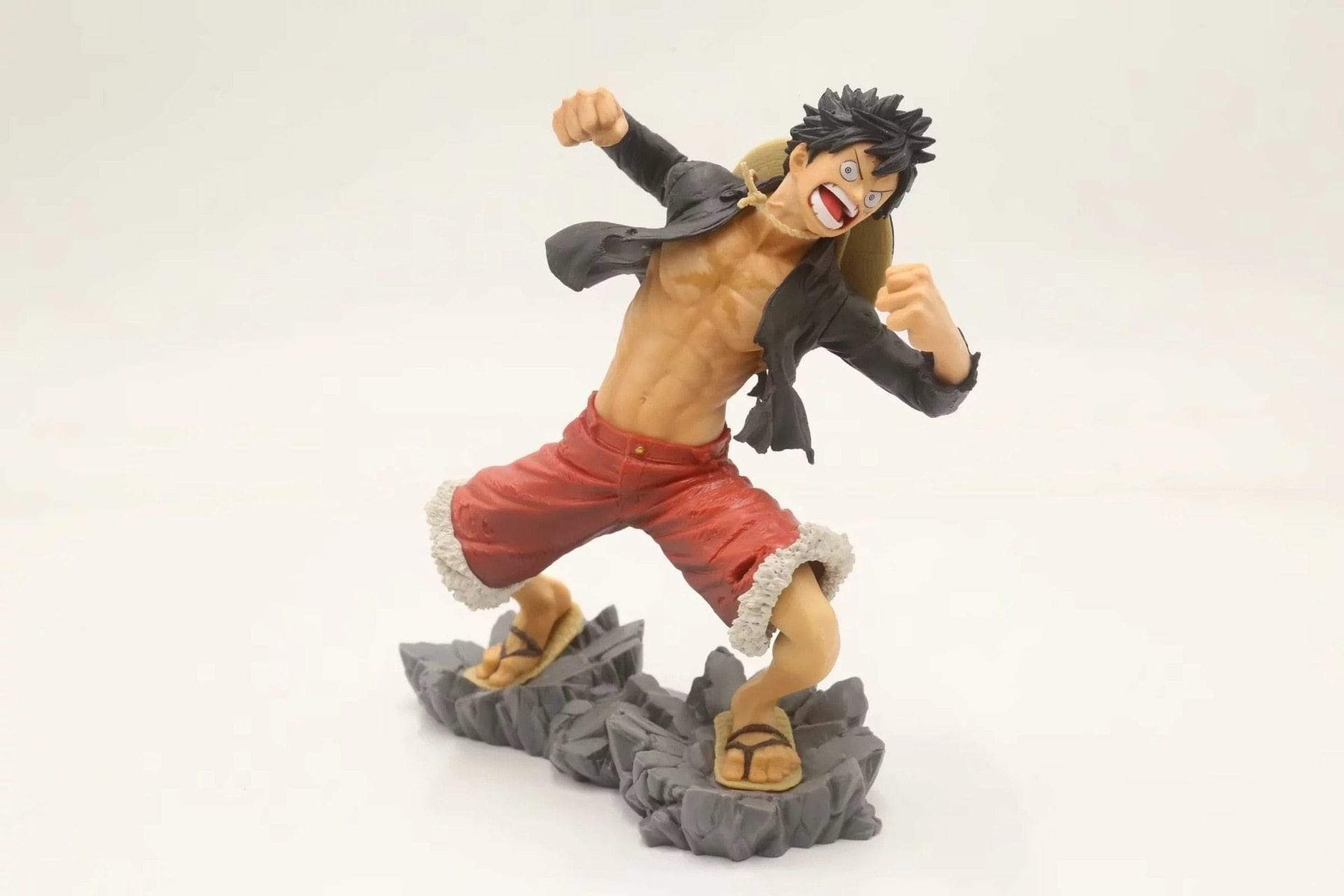 Figurine One Piece Monkey D Luffy Veste Noir