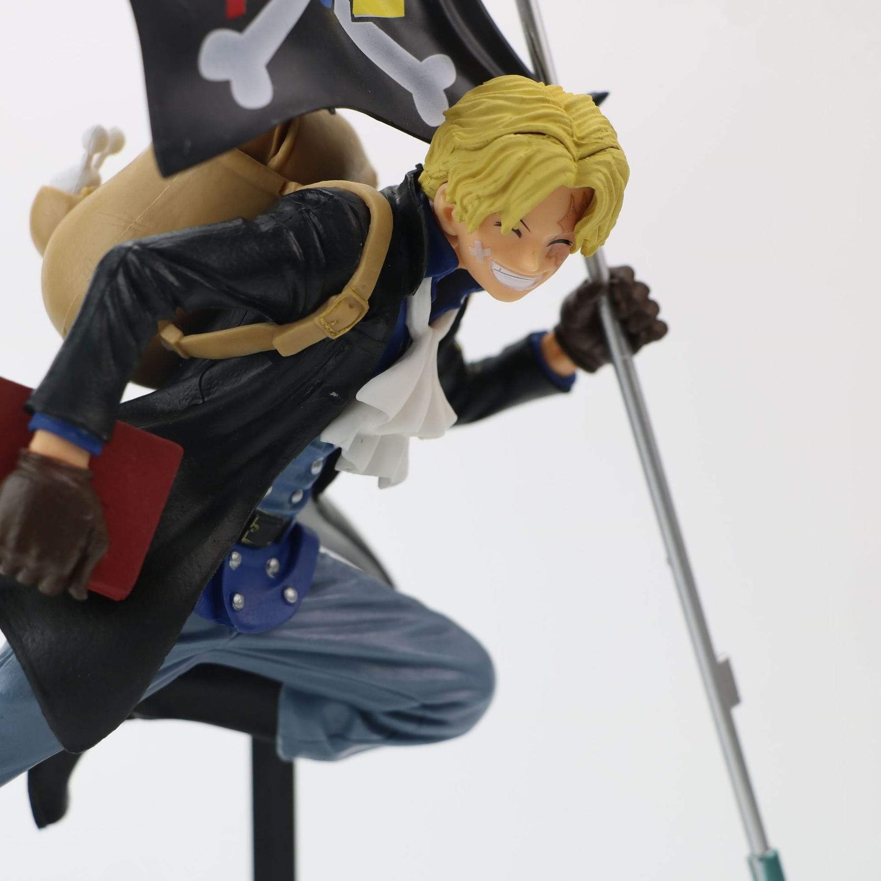 Figurine One Piece Sabo et son Drapeau